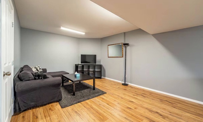 Creston House | Cozy Suite Right In Town!