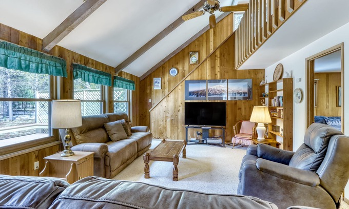 Overlook Park House | Cozy Sunriver Home with Hot Tub, Wood Stove, SHARC Passes