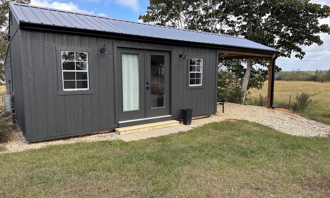 Poplarville Cottage | Cozy.The Cottage at Savannah! Perfect for 1-2 people.