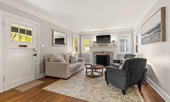 Rockwood House | Cozy three bedroom house on quiet wooded street