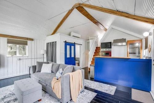 Harters Heights House | Cozy Tiny House Bungalow 7 Blocks from Campus