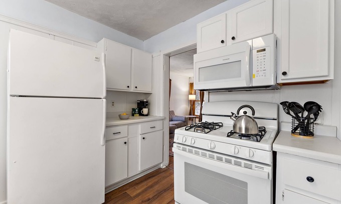 Hopkins House | Cozy Upper Level Duplex in Hopkins