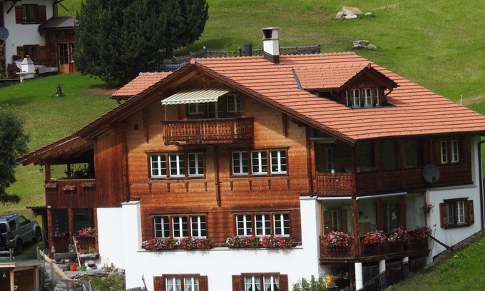 Davos Apartment | Cozy vacation apartment in the beautiful Sertig valley. Apartment in apartment building