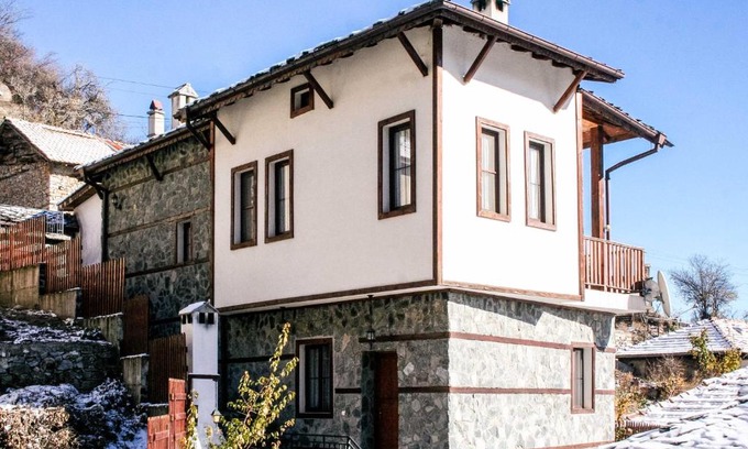 Delchevo Villa | Cozy Villa Overlooking The Pirin Mountains