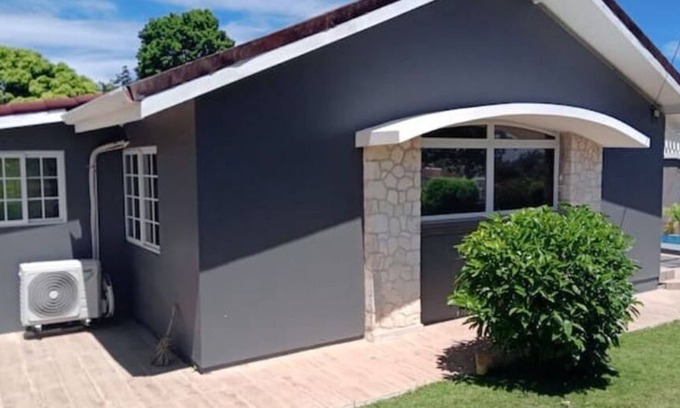 Eastwood Park Villa | Cozy Villa with Private Pool and Private Beach access included