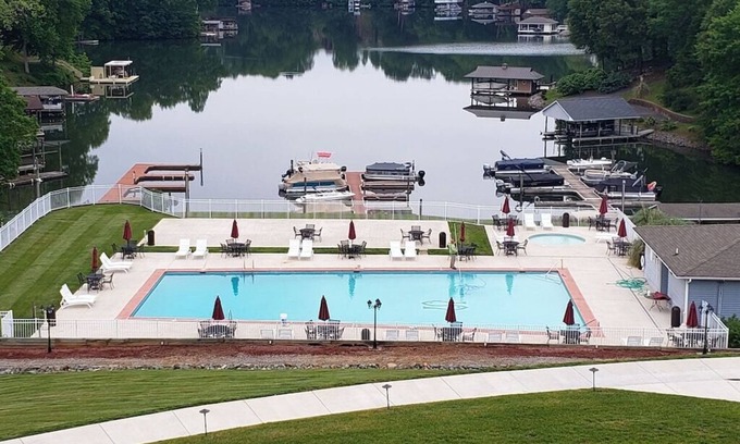 North Shore Condo | Cozy WATERFRONT condo in a quiet cove. Private Boat launch