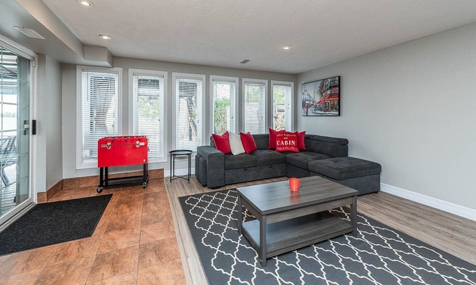 Scugog House | Cozy Waterfront Unit 5 min to Casino, great for Ice Fishing