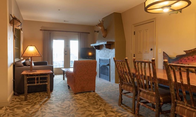 Big Cedars House | Cozy Wilderness Club at Big Cedar, 2 Bedroom Cabin