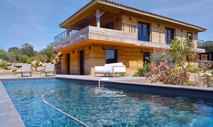 Pianotolli-Caldarello Villa | Cozy wooden villa, with pool, sea view, close to beaches