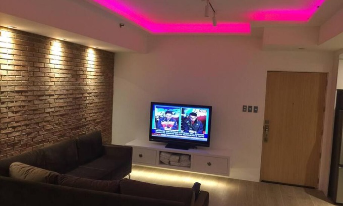 Valencia Apartment | Cozy60sqm 1BR balcony/prking/Wifi/Ntflix near Mall