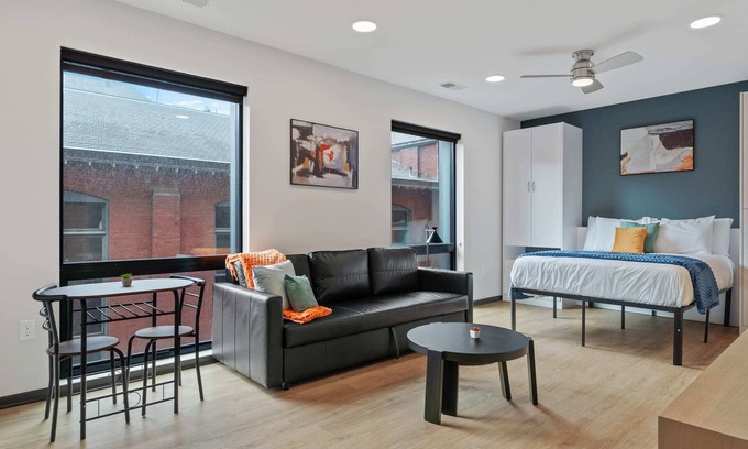 Lockerbie Square Apartment | CozySuites Mass w/parking, lounge & roof deck #18