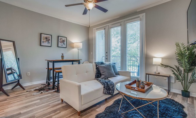 Cityplace Apartment | CozySuites TWO Spacious and Classy Apartments at CityPlace King Beds