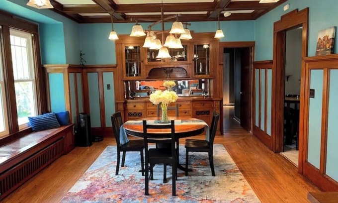 Willmar House | CRAFTSMAN's MAIN FLOOR 2 bd rm- chef's kit- deck