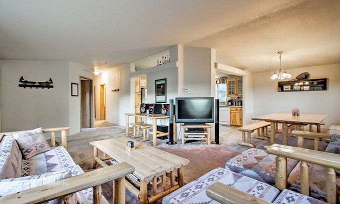 Cascade House | Craig Area Fly Fishing Hot Spot: Walk to River!