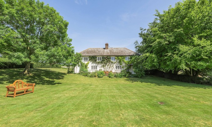 Cheselbourne Cottage | Creaky Cottage - a stylish detached cottage that sleeps up to 8 guests