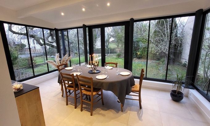 Chartres House | Createur DE Souvenirs