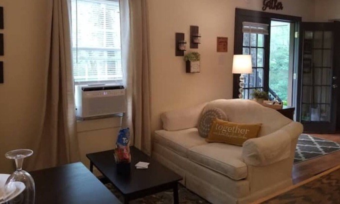 Celo Cottage | Creeksong Cottage Unique tranquil getaway