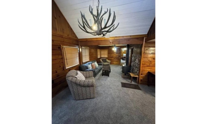 Crestline Apartment | Crest Lodge Historic Mountain Inn - Big bear