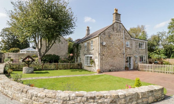 Timsbury House | Crooked Well