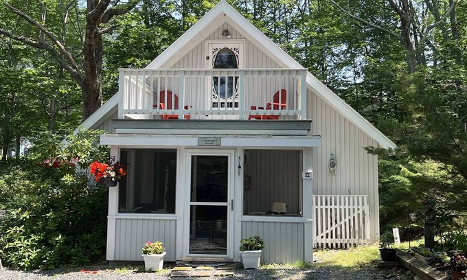 Salsbury Cove Cottage | Cross Carriage House - Oceanside Cottage-On Frenchman's Bay by Acadia NP