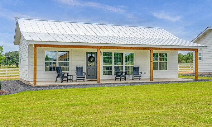 Fredericksburg Cottage | Cross Mountain Cottages 3 | Cozy Porch & Pavilion