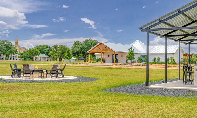 Fredericksburg Cottage | Cross Mountain Cottages 5 | Porch Views & Grill