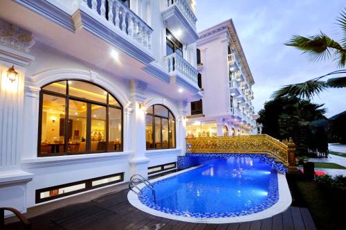 Nha Trang Hotel | Crown Nguyen Hoang Hotel