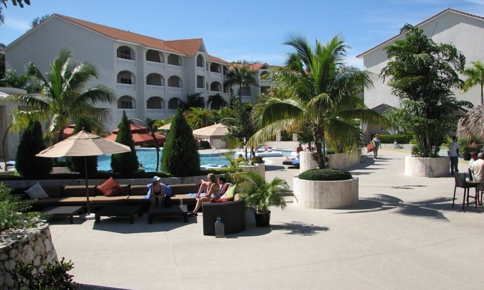 Los Maestros Resort | CROWN VILLAS