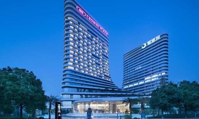 Hongshan Hotel | Crowne Plaza Wuhan Optics Valley by IHG