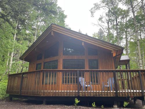 Crowsnest Pass House | Crowsnest River Chalet - Moose
