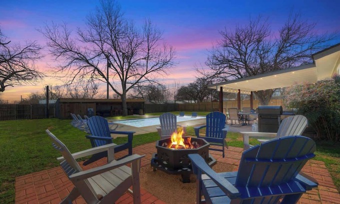 Fredericksburg House | Crystal Cow Haus Luxury Home-Pool-HotTub-Near Main