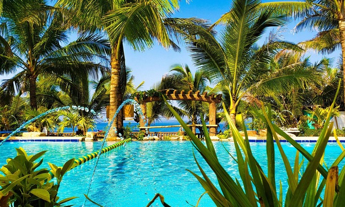 Morong Resort | Crystal Shore Beach Resort powered by Cocotel