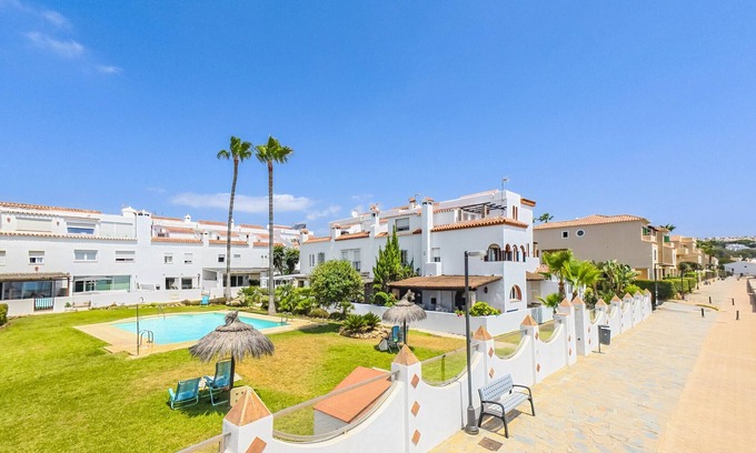 Marina de Casares Ski Chalet | Cubo's Beachfront Marina de Casares House/Beachfront/parking/free wifi