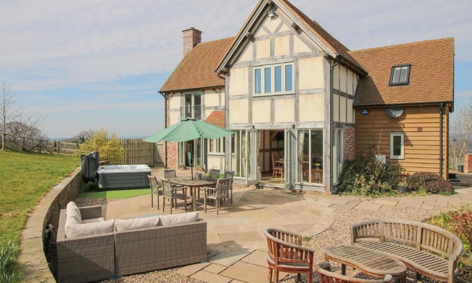 Tenbury Wells House | Cuckoo Pen Cottage