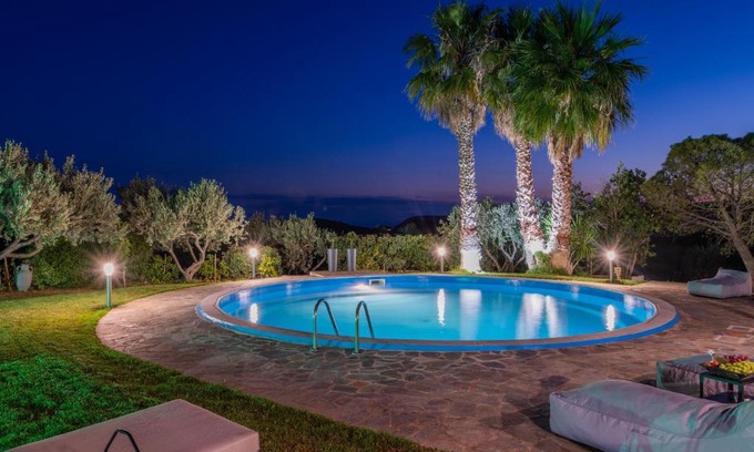 Kalyvia Thorikou House | Cuervo Poolside Villa