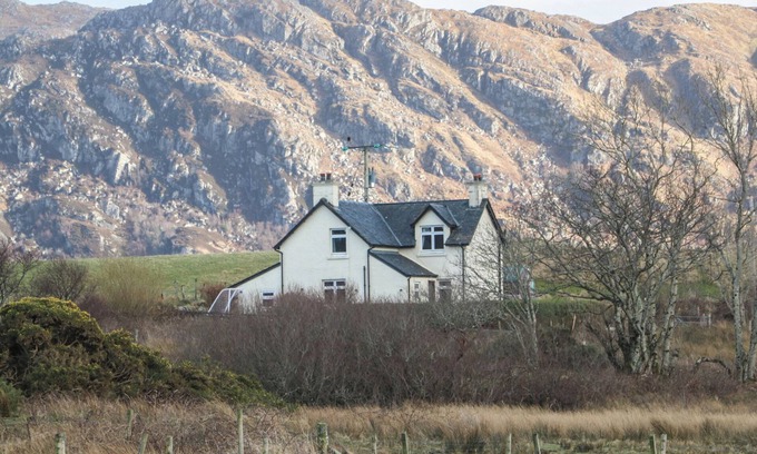 Arisaig Cottage | CUILLIN VIEW HOUSE, pet friendly, with a garden in Arisaig