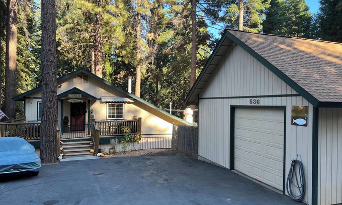 Peninsula Village Cabin | Custom Home in Almanor Pines
