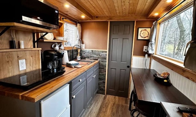 Mouth of Wilson House | Custom HorseTrailerTinyHome near Grayson Highlands