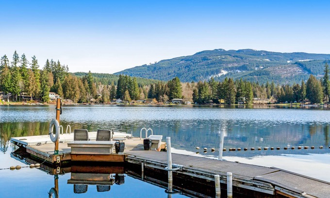 Sedro-Woolley House | Custom lakefront gem with private dock, hot tub, firepit, & chef's kitchen