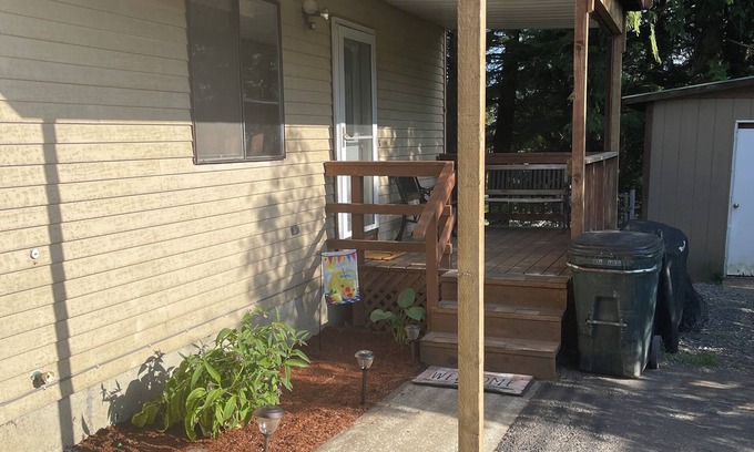 Ketchikan Apartment | Cute 1 bedroom apartment just 8-minute drive away from downtown Ketchikan.