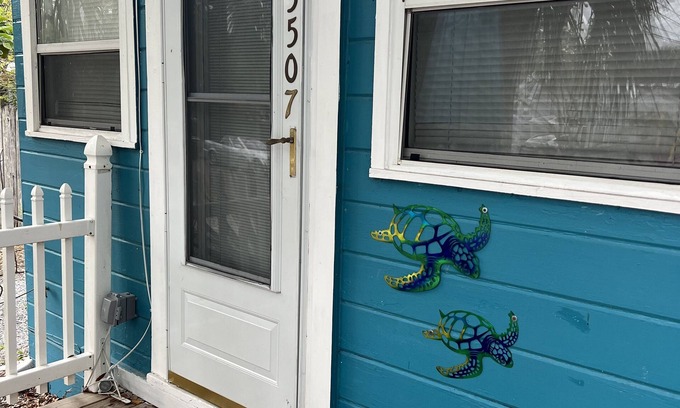 Gulfport Apartment | Cute 1 BR apt 1/2 block to Beach Blvd and 3 Blocks to the Beach