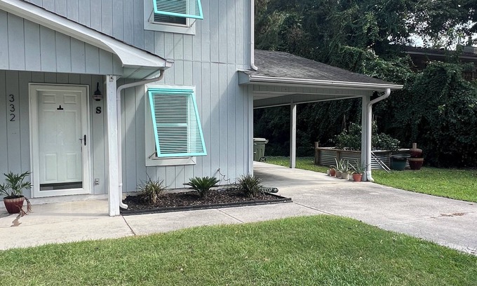 Emerald Isle House | Cute 2-bedroom home in Emerald Isle w/free beach parking, golf cart included.