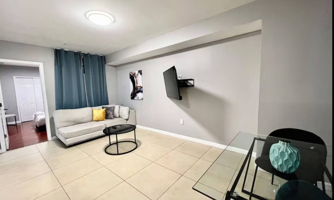 Chinatown Apartment | Cute and Comfy 1bd Apartment with Prime location steps from Reading Terminal!