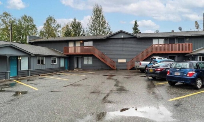 Turnagain Apartment | Cute and cozy updated apartment in Midtown [4]