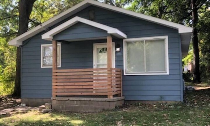 Lansing House | Cute, Cozy, and Completely Renovated!