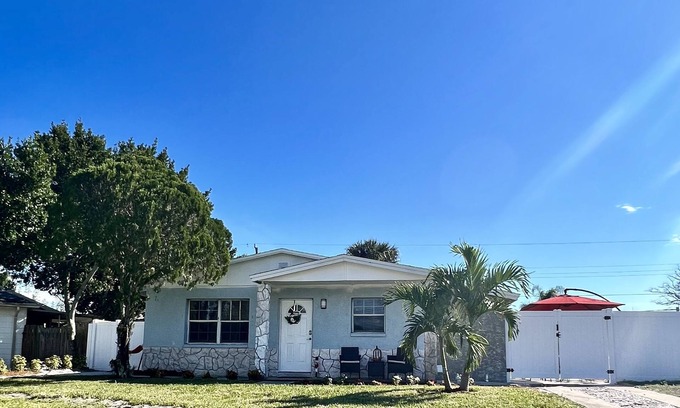 Tropic House | Cute Cozy House