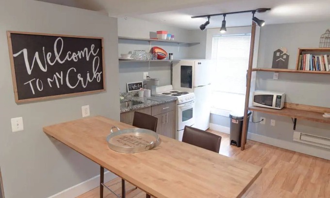 Detroit Apartment | Cute & Cozy North End Studio