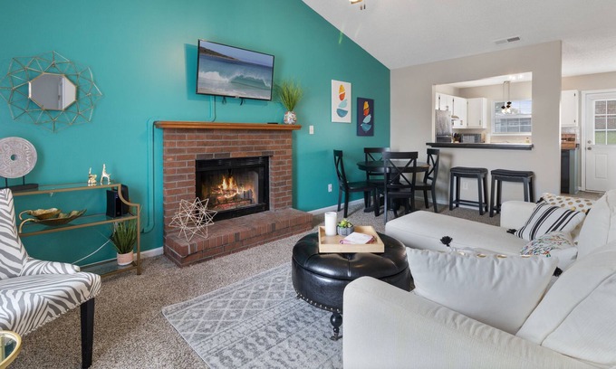 Jacksonville House | Cute Duplex w/King Suite in Jacksonville- Close to Bases