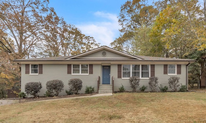Mauldin House | Cute house in quiet neighborhood - near everything - bring your pets!