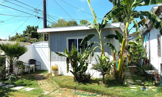 Port Hueneme Cabin | Cute little guest room/separate cottage close to Beach!